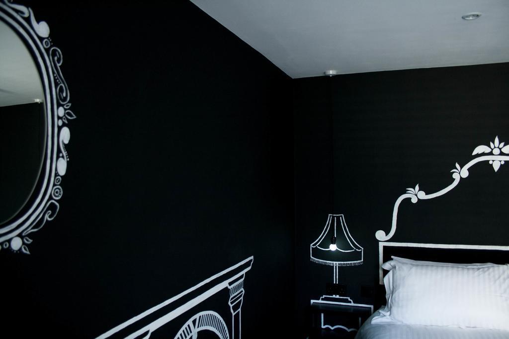 Bed and Breakfast The Blue Door Ньюки Номер фото