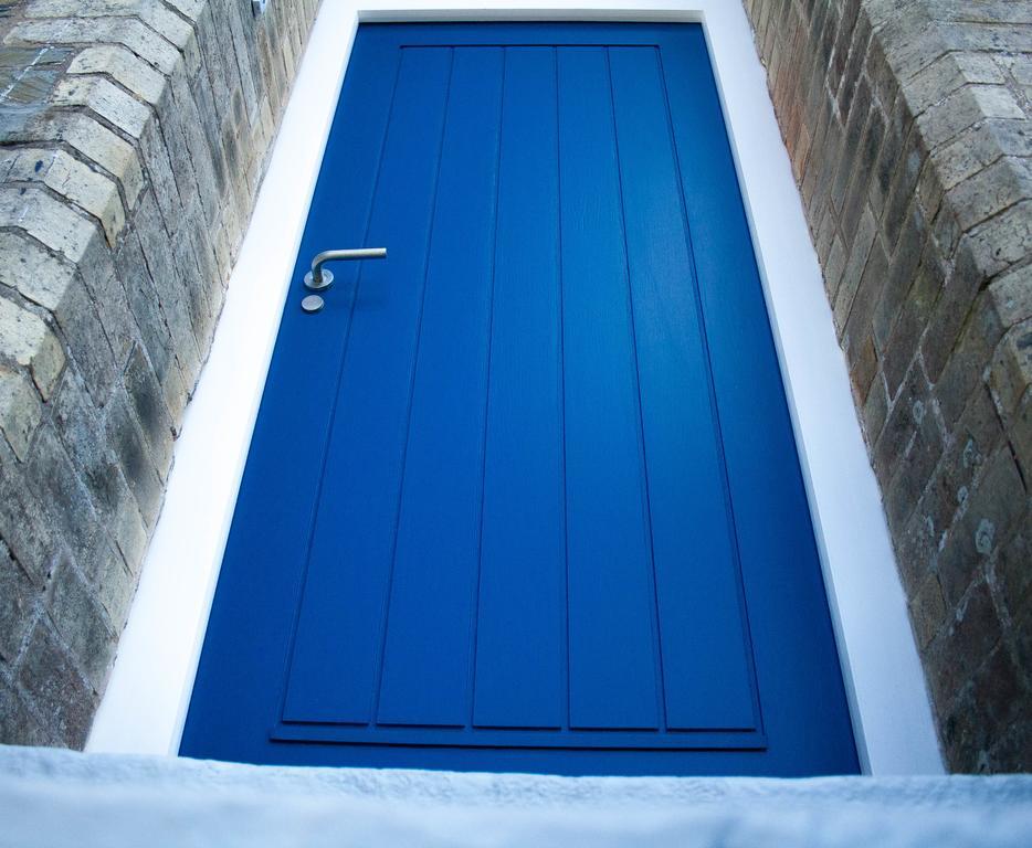 Bed and Breakfast The Blue Door Ньюки Экстерьер фото
